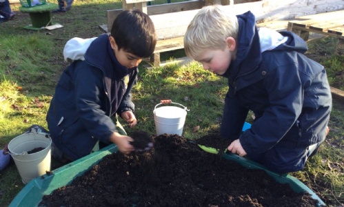 Warwick Preparatory School - Dig, dig, dig at Forest School